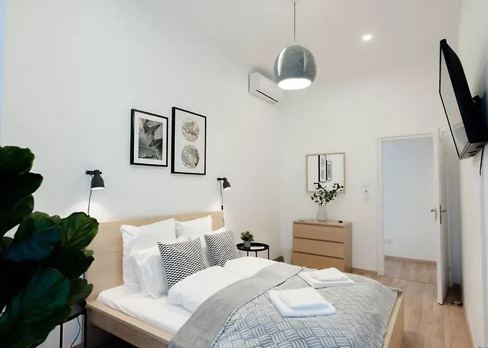 New With Aircon At Great Location Apartmán Budapešť