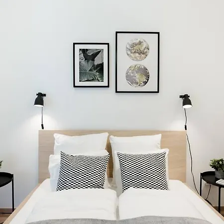 New With Aircon At Great Location 아파트