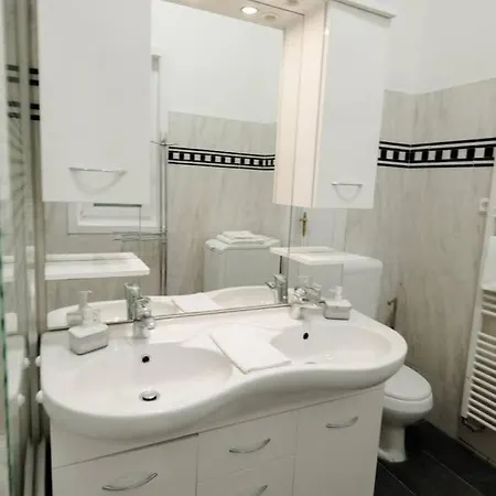 New With Aircon At Great Location Daire Budapeşte