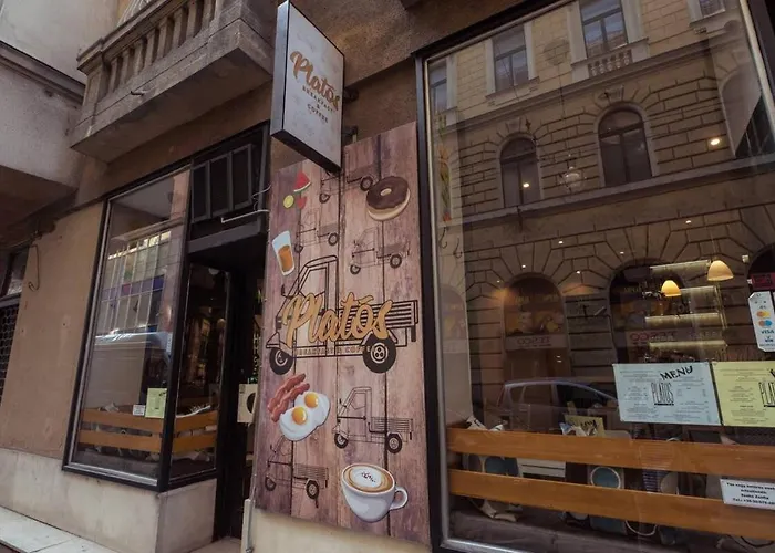 New With Aircon At Great Location Budapeste