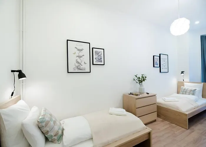 New With Aircon At Great Location Apartamento *