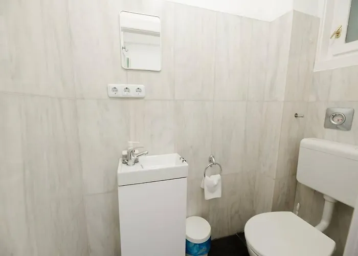 New With Aircon At Great Location * Budapeste