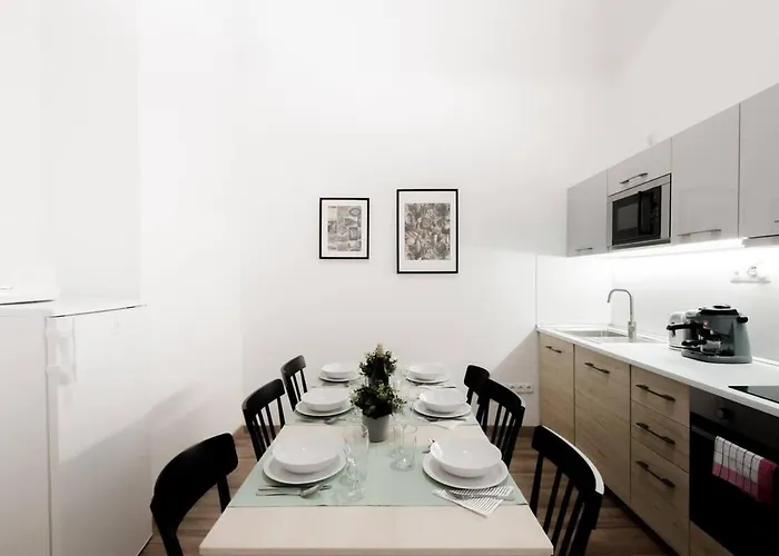 Apartamento New With Aircon At Great Location
