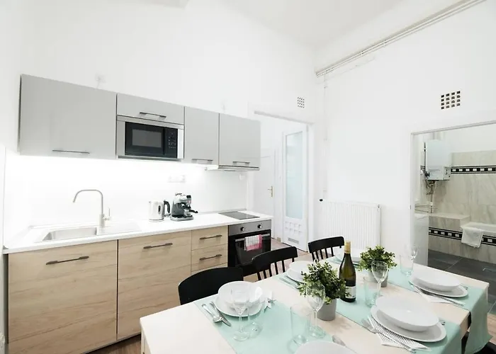 Apartamento New With Aircon At Great Location *