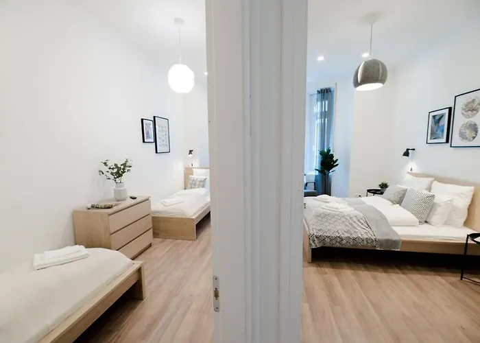 New With Aircon At Great Location Apartamento *