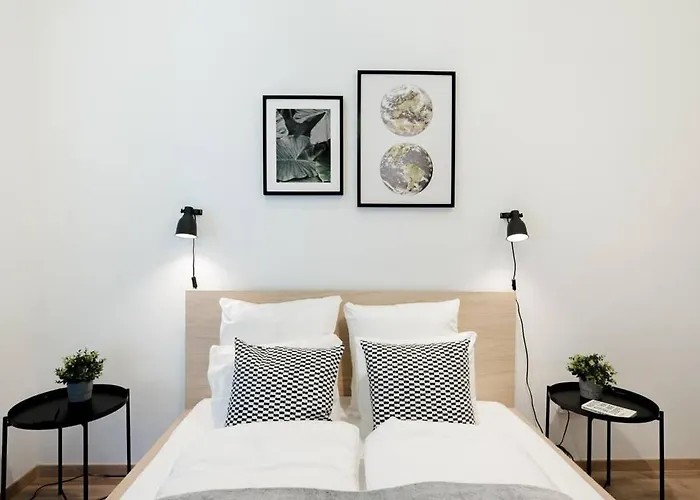 New With Aircon At Great Location Apartamento