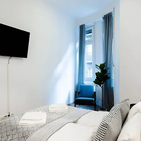 New With Aircon At Great Location Budapeşte