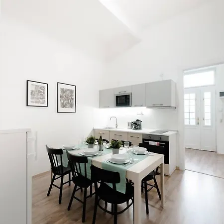 Apartment New With Aircon At Great Location