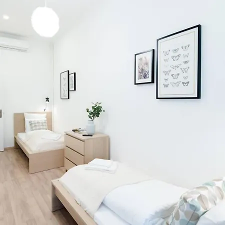 Apartment New With Aircon At Great Location Budapest