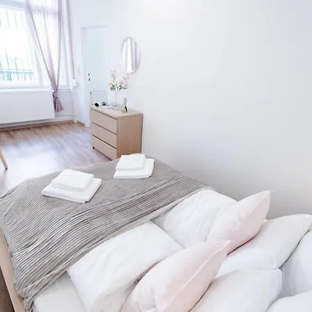Apartment New With Aircon At Great Location *