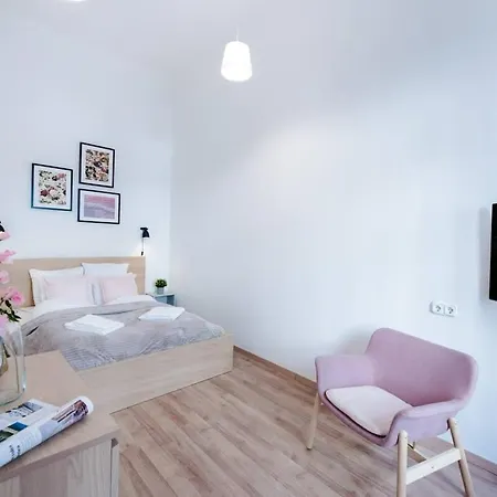 Apartment New With Aircon At Great Location