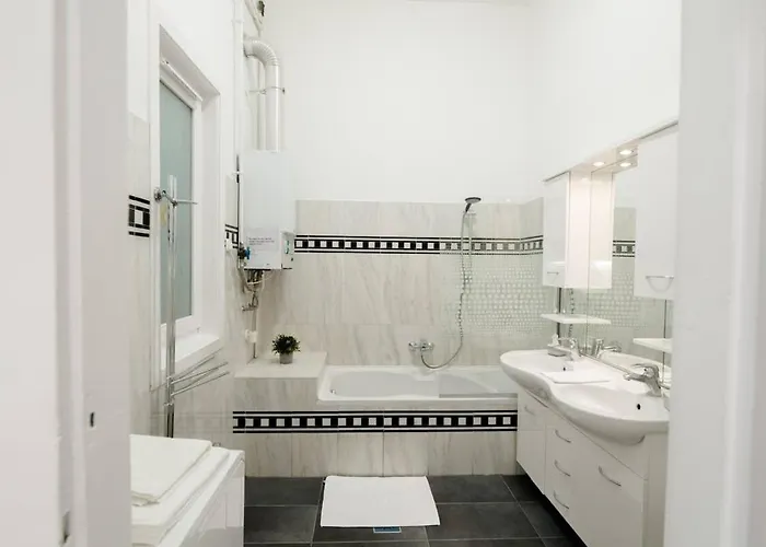 New With Aircon At Great Location Budapesta