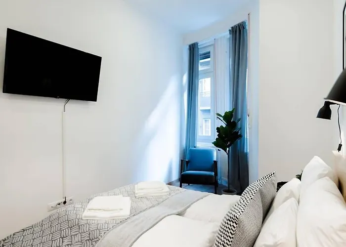 New With Aircon At Great Location Budapesta