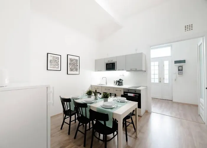 Apartament New With Aircon At Great Location