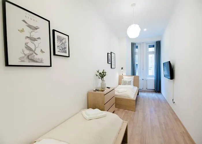 New With Aircon At Great Location Budapesta